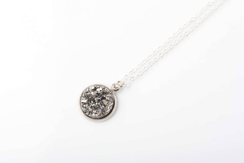 Collier de style Druzy Gris, Druzy Necklace, Druzy jewelry, Grey Druzy Jewelry, Grey Necklace, Single stone necklace, Best Seller Necklace Comme un ange