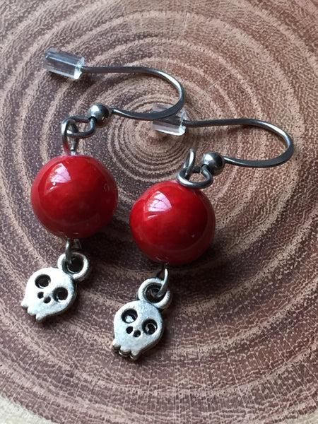 Boucles d'oreilles bille rouge tete de mort, sull earring,  red ball Comme un ange