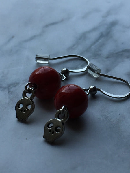 Boucles d'oreilles bille rouge tete de mort, sull earring,  red ball Comme un ange