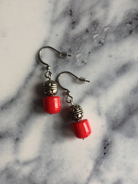 Boucles d’oreilles rouges boule métallique red earrings metal ball Comme un ange