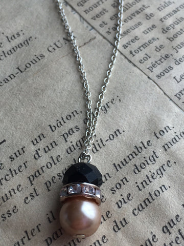 Collier perle champagne avec cristal noir et rhinestone Comme un ange