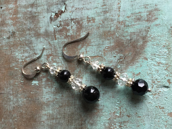 Boucles d’oreilles longues cristal et perles noirs black long Earrings Comme un ange