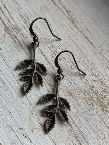 Boucles d’oreilles breloque feuille bronze Comme un ange