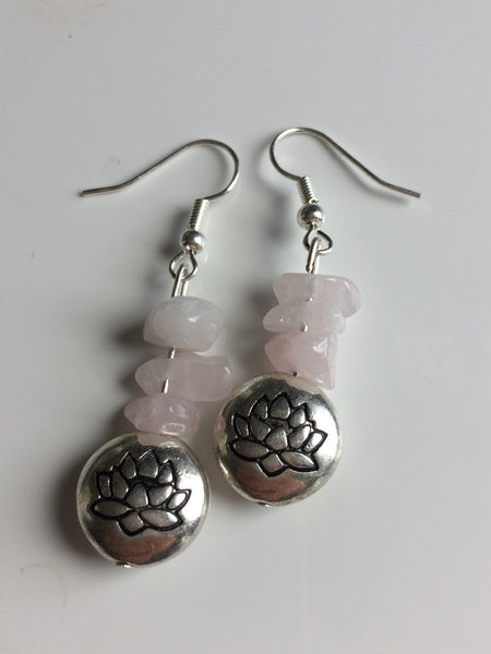 Boucles d’oreilles breloque argent fleur de lotus et pierre de quartz rose Comme un ange