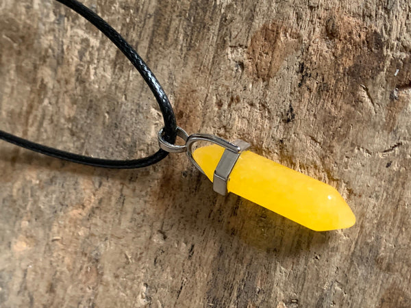 Collier pendule jaune sur corde de cuir pendulum mystique Comme un ange