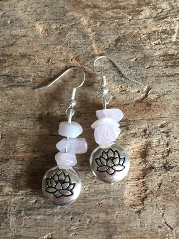 Boucles d’oreilles breloque argent fleur de lotus et pierre de quartz rose Comme un ange