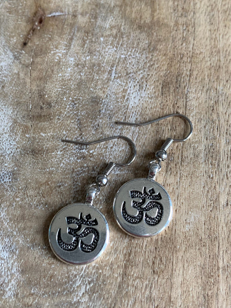 Boucles d’oreilles symbole hindou OM médaillon argent Comme un ange