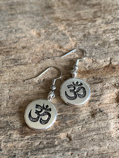 Boucles d’oreilles symbole hindou OM médaillon argent Comme un ange