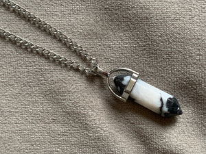 Collier pendule breloque pierre noire et blanche pendulum mystique sur chaîne alliage de métaux argent Comme un ange