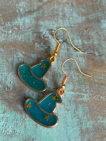 Boucles d’oreilles breloque chapeau de sorcière turquoise et alliage de métaux or Comme un ange