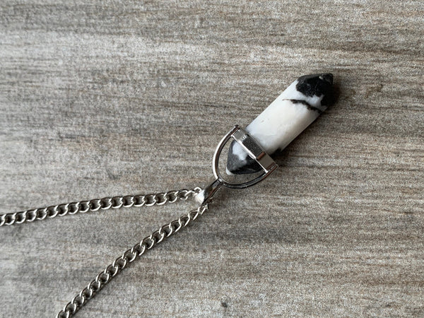 Collier pendule breloque pierre noire et blanche pendulum mystique sur chaîne alliage de métaux argent Comme un ange
