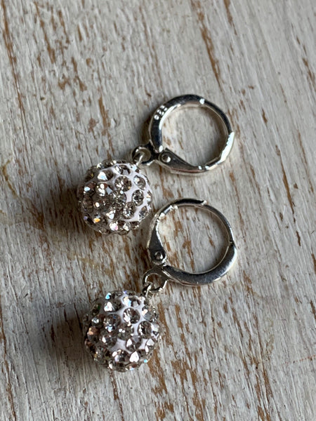 Boucles d’oreilles breloque boules chic Comme un ange