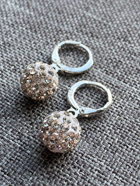 Boucles d’oreilles breloque boules chic Comme un ange