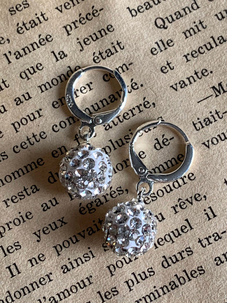 Boucles d’oreilles breloque boules chic Comme un ange