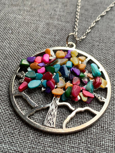 Collier breloque argent arbre de vie pierres multicolores chackras arc-en-ciel sur chaîne alliage de métaux argent Comme un ange