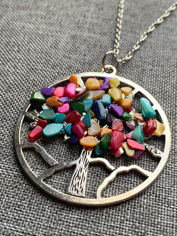 Collier breloque argent arbre de vie pierres multicolores chackras arc-en-ciel sur chaîne alliage de métaux argent Comme un ange