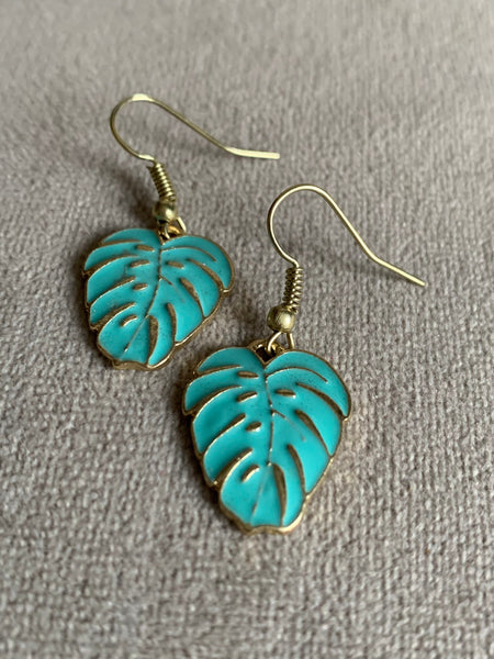 Boucles d’oreilles breloque feuille de palmier turquoise et or Comme un ange