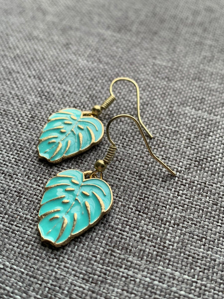 Boucles d’oreilles breloque feuille de palmier turquoise et or Comme un ange