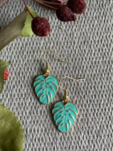 Boucles d’oreilles breloque feuille de palmier turquoise et or Comme un ange