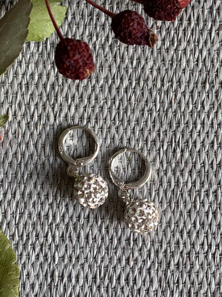 Boucles d’oreilles breloque boules chic Comme un ange