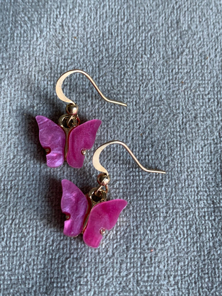 Boucles d’oreilles breloque papillon rose fushia et or Comme un ange