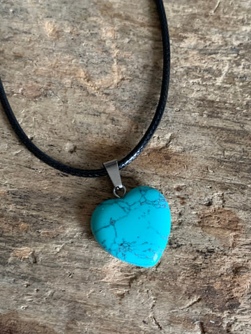 Collier breloque pierre turquoise sur corde de cuir noir Comme un ange