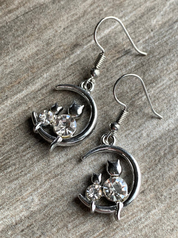 Boucles d’oreilles breloque chaton dans la lune argent Comme un ange