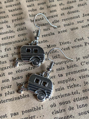 Boucles d’oreilles breloque roulotte traîler tente alliage de métaux argent Comme un ange