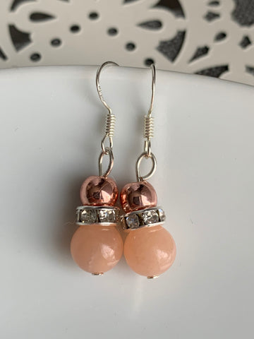 Boucles d’oreilles billes de verre corails et billes roses gold Comme un ange