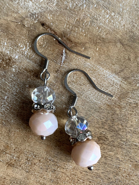 Boucles d’oreilles billes transparente et rose Comme un ange