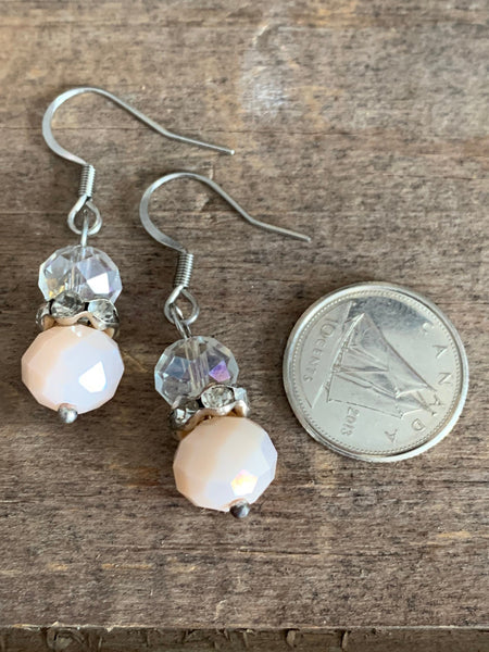 Boucles d’oreilles billes transparente et rose Comme un ange