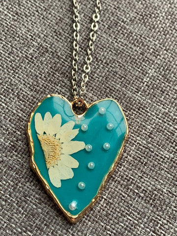 Collier breloque coeur en résine fleur de marguerite turquoise Comme un ange