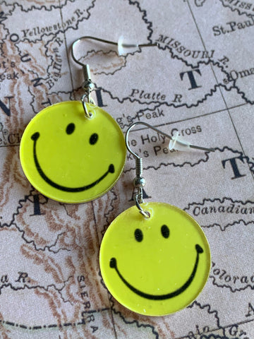 Boucles d’oreilles règle numéro un toujours avoir du plaisir monsieur sourire Comme un ange