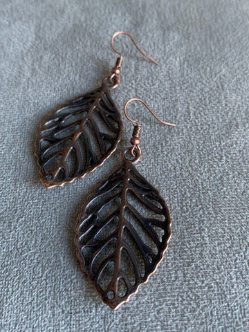 Boucles d’oreilles breloque feuilles alliage de métaux bronze Comme un ange