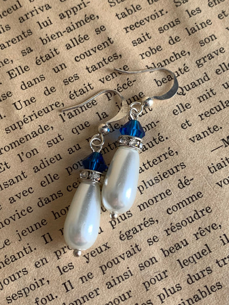 Boucles d’oreilles perle blanche chic et billes de verre bleue sur crochet alliage de métaux argent Comme un ange