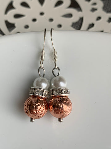 Boucles d’oreilles billes de pierre de lave rose gold et perle blanche chic bijoux diffuseur Comme un ange