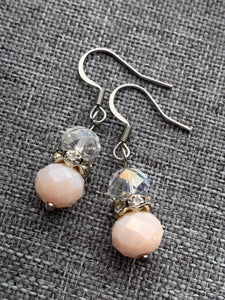 Boucles d’oreilles billes transparente et rose Comme un ange