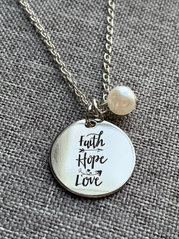 Collier breloque alliage de métaux argent miroir faith love hope et perle blanche Comme un ange