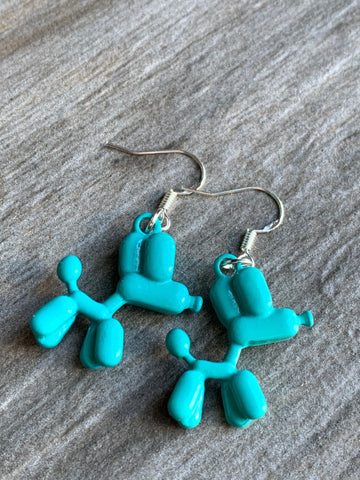 Boucles d’oreilles breloque chien en balloune turquoise sur crochets en alliage de métaux argent Comme un ange