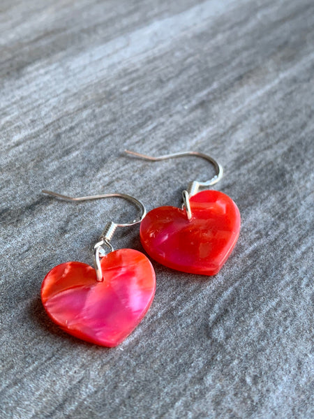 Boucles d’oreilles breloque coeur en résine rouge Comme un ange