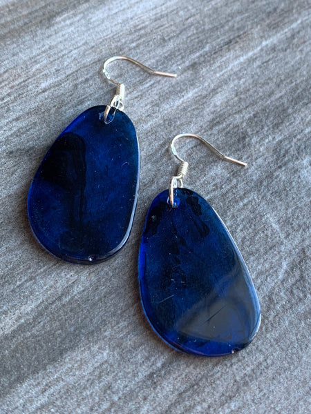 Boucles d’oreilles breloque de résine bleue sur crochet alliage de métaux argent Comme un ange