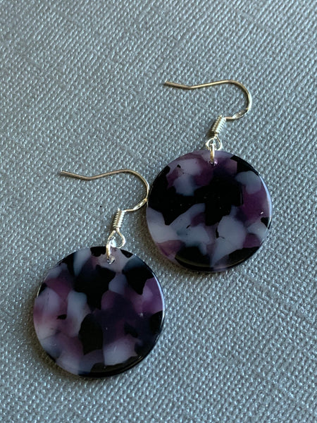 Boucles d’oreilles breloque de résine mauve et transparente sur crochet alliage de métaux argent Comme un ange