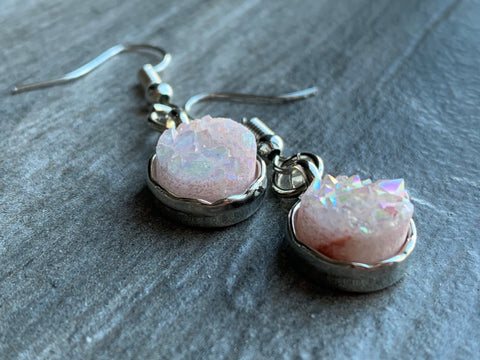 Boucles d’oreilles style druzy rose sur crochet alliage de métaux argent Comme un ange