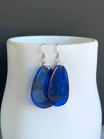 Boucles d’oreilles breloque de résine bleue sur crochet alliage de métaux argent Comme un ange