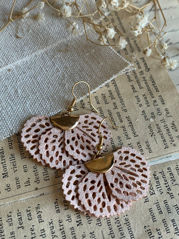 Boucles d’oreilles breloque en tissu rose et alliage de métaux or Comme un ange