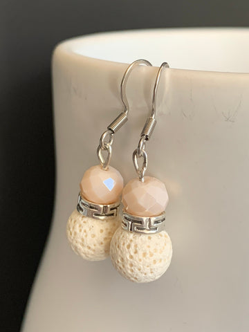 Boucles d’oreilles perle blanche pierre de lave grise bijoux diffuseur aromathérapie chic Comme un ange