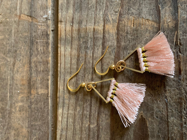 Boucles d’oreilles boho vintage tassel  rose Comme un ange