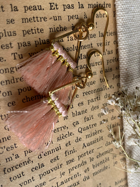 Boucles d’oreilles boho vintage tassel  rose Comme un ange