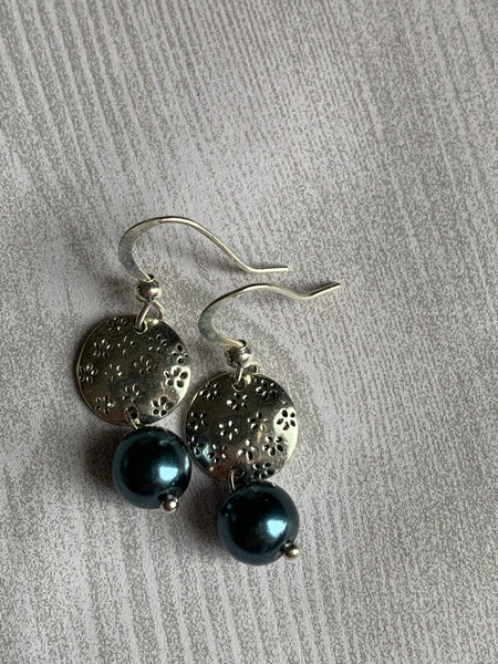 Boucles oreilles perles grises Comme un ange