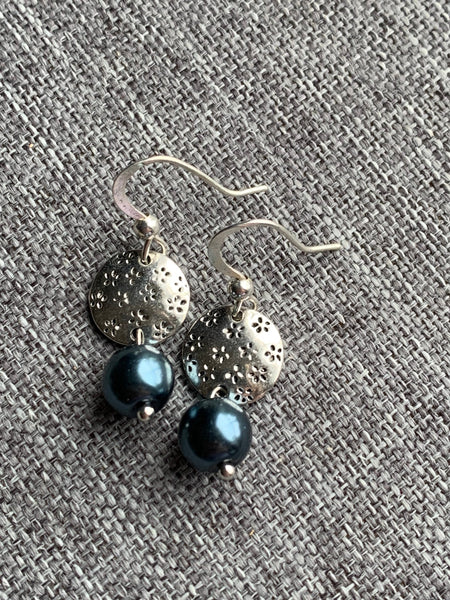 Boucles oreilles perles grises Comme un ange